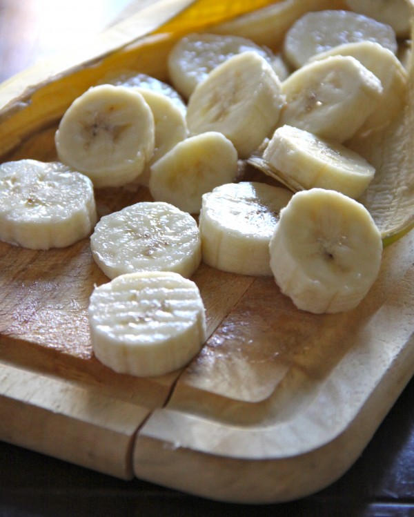 banana cake with vanilla frosting