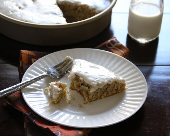 banana cake with vanilla frosting