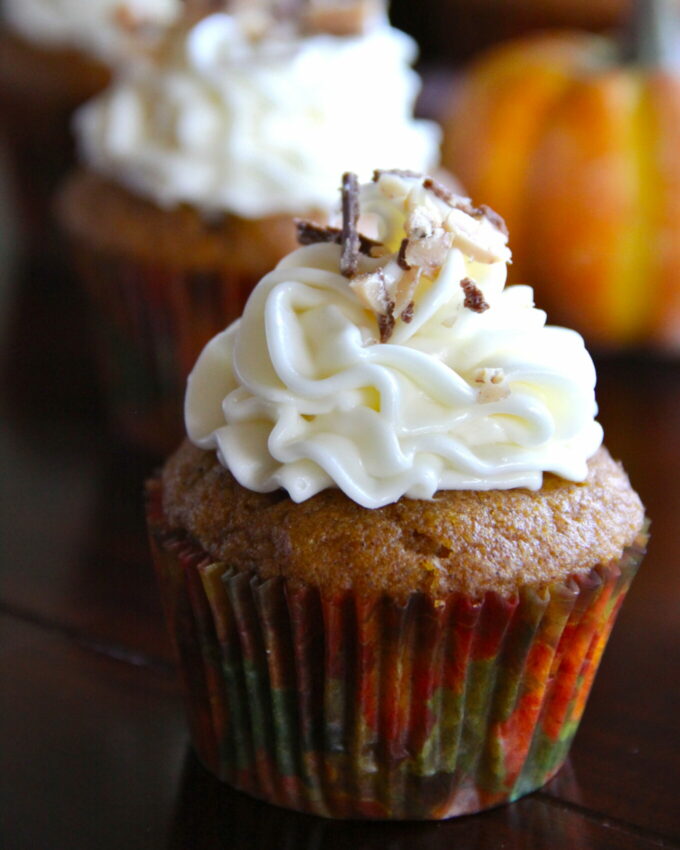  pumpkin cupcakes with maple frosting