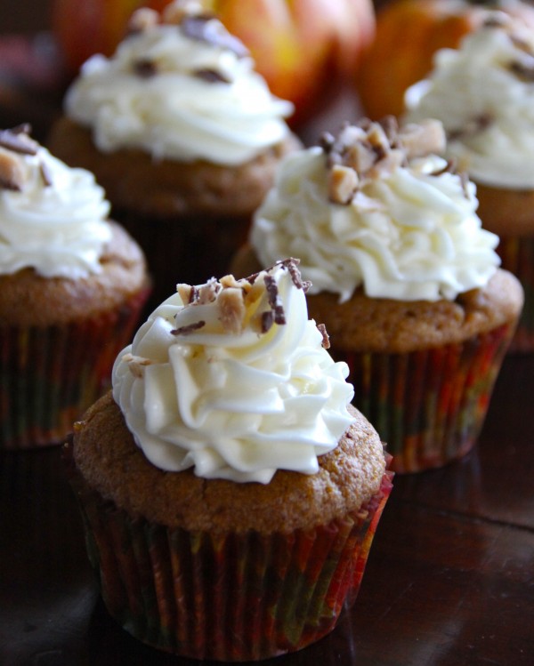  pumpkin cupcakes with maple frosting