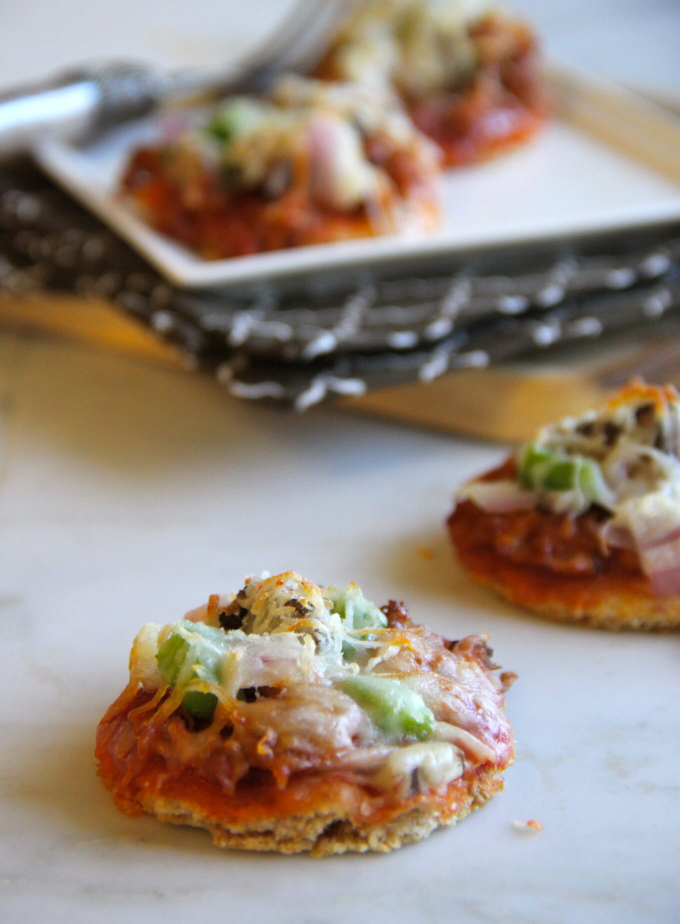 foodie fridays: mini naan pizzas with chicken chorizo - The Curious Plate