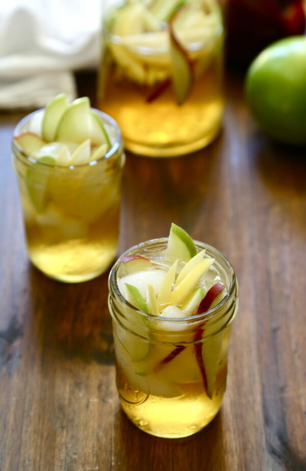 bourbon apple sangria www.climbinggriermountain.com