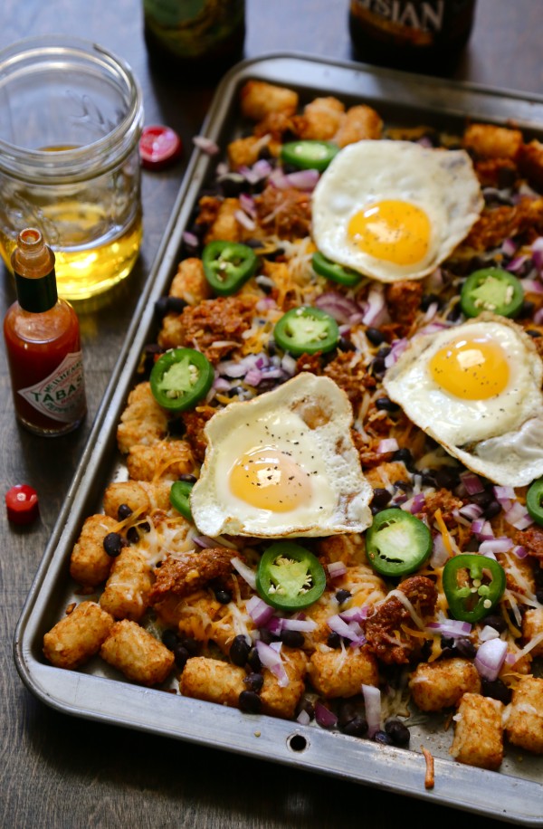 cheesy breakfast nacho tots www.climbinggriermountain.com