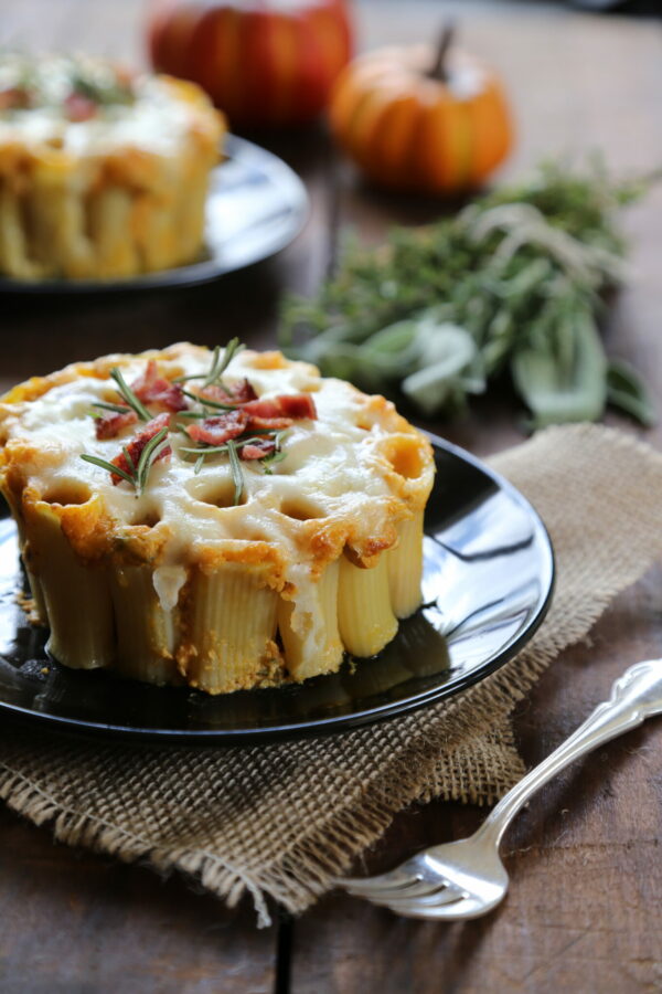 mini pumpkin pasta bake with crispy bacon and fresh herbs www.climbinggriermountain.com