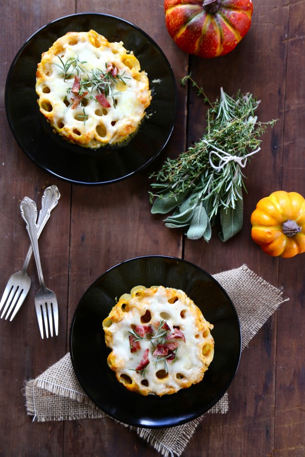 mini pumpkin pasta bake with crispy bacon and fresh herbs www.climbinggriermountain.com