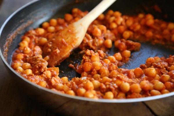 spiced spaghetti squash crostini with chorizo & chickpeas www.climbinggriermountain.com