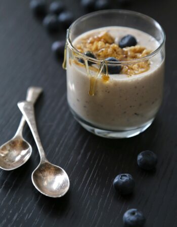 blueberry lemon oat smoothie with blueberry streusel topping www.climbinggriermountain.com