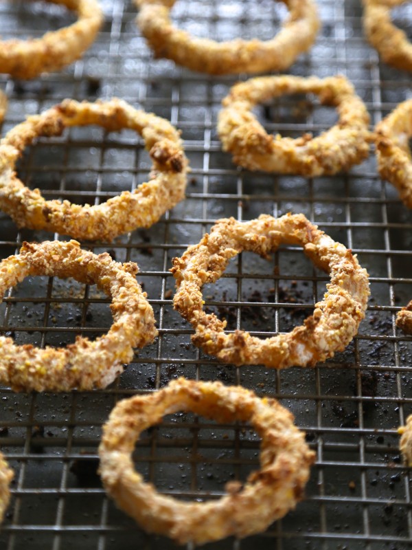 oven fried guinness onion rings with stout gravy www.climbinggriermountain.com