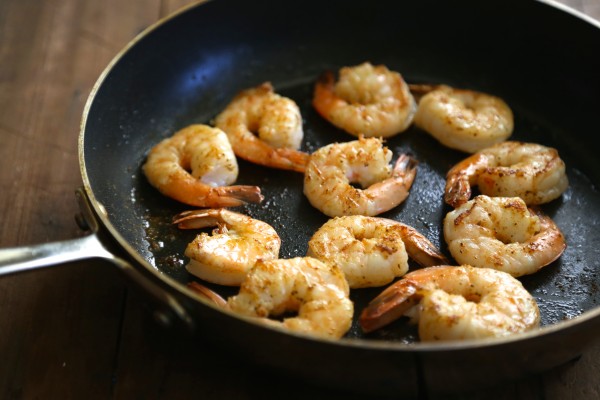 shrimp and grit naan pizza with cajun remoulade sauce