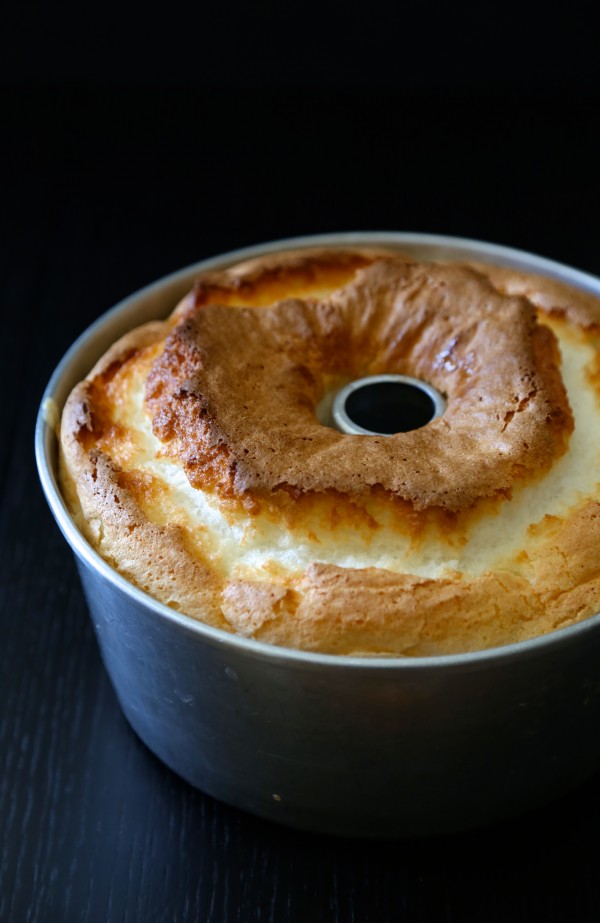 angel food cake with ginger-berry compote 