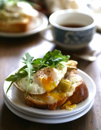 open-faced artichoke & arugula sandwiches with sunny-side up egg www.climbinggriermountain.com