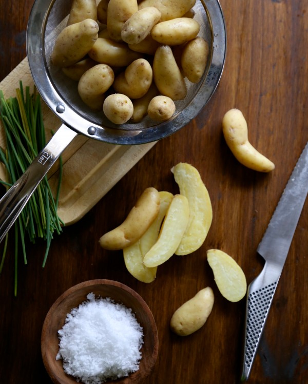 crispy salt and vinegar fingerling potatoes with fresh chives