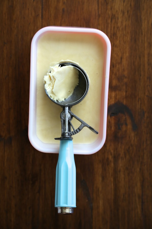 bourbon honey ice cream with brown butter crumble & fresh peaches