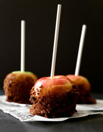 easy bourbon caramel apples with chocolate chip brownie brittle