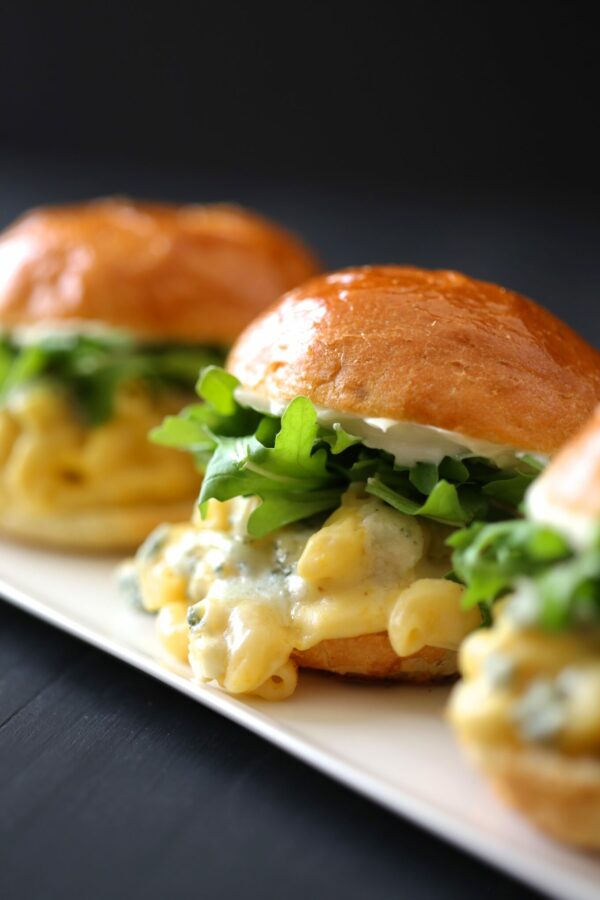 butternut squash mac & cheese sliders with gorgonzola & arugula