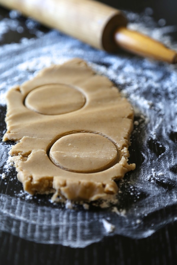 brown sugar & spice cookie sandwiches with brown butter icing 