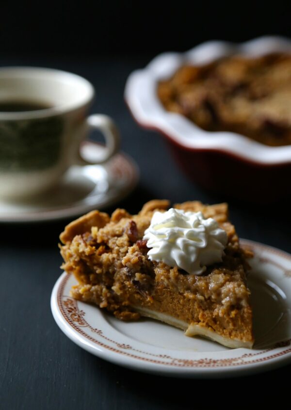 foodie fridays: bourbon pumpkin pie with cinnamon pecan streusel