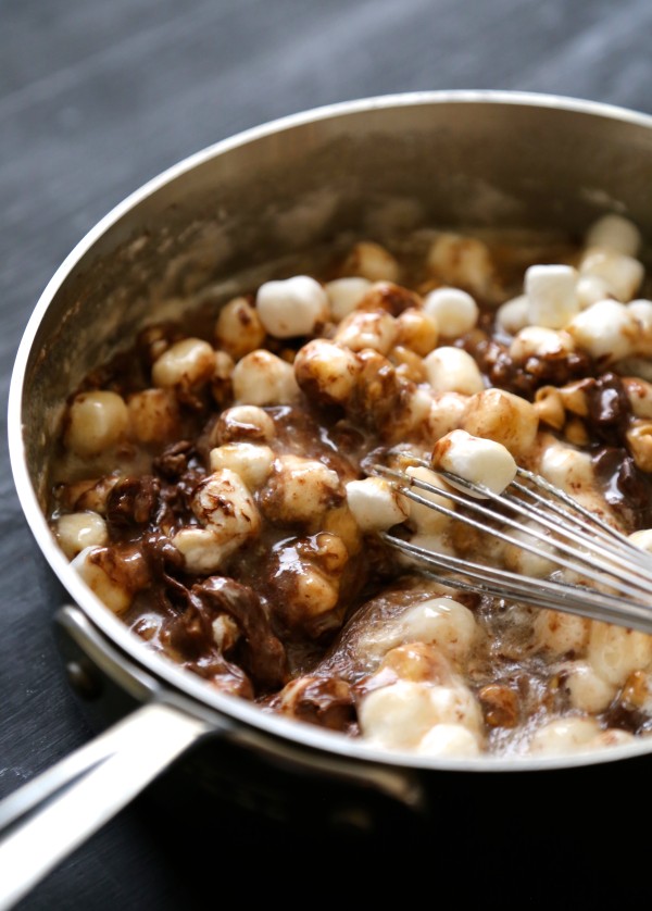 easy five minute fudge with gingerbread marshmallows & caramel sauce