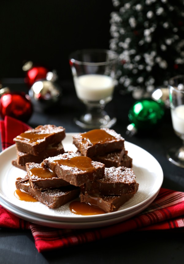 easy five minute fudge with gingerbread marshmallows & caramel sauce