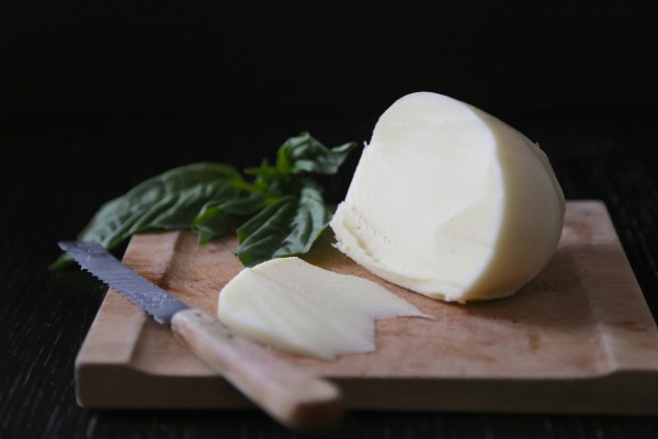 baked italian cauliflower with mozzarella & basil