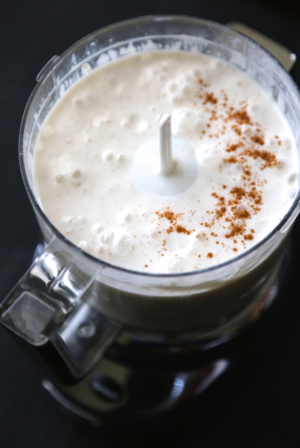 overnight cinnamon roll oat smoothie