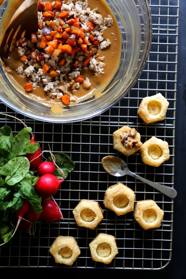 spicy asian chicken puff pastry bites with hoisin peanut sauce www.climbinggriermountain.com