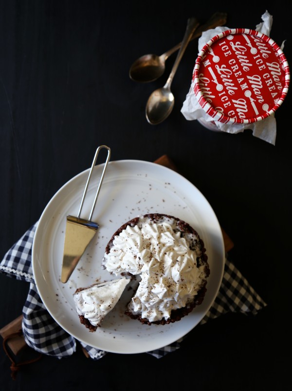 salted oreo ice cream pie www.climbinggriermountain.com I