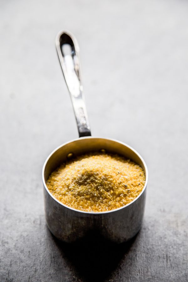 dried polenta in a measuring cup