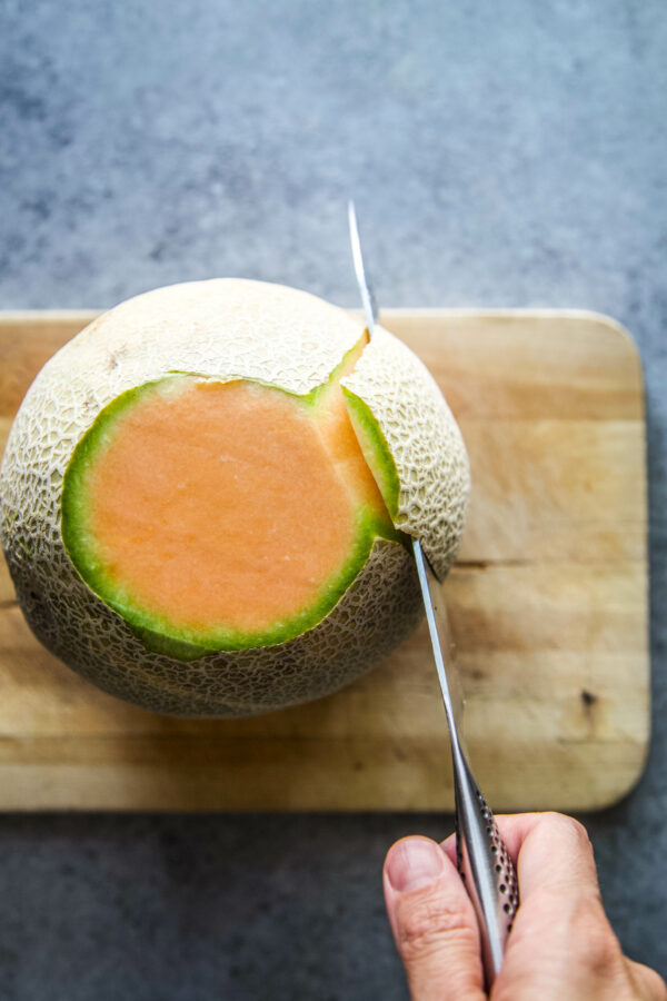 how to cut a cantaloupe