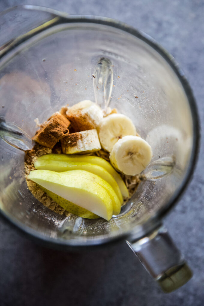 ingredients to make the pear smoothie