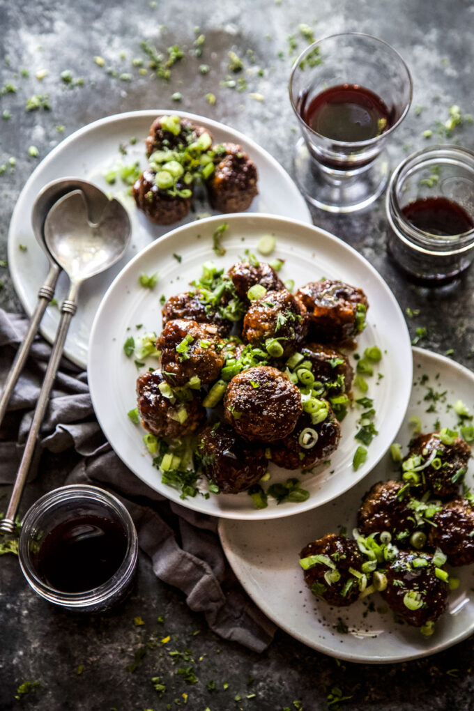 apple glazed beef meatballs www.thecuriousplate.com.