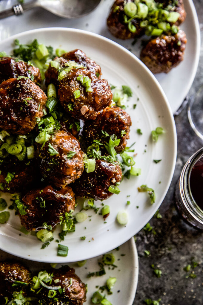 apple glazed beef meatballs www.thecuriousplate.com.