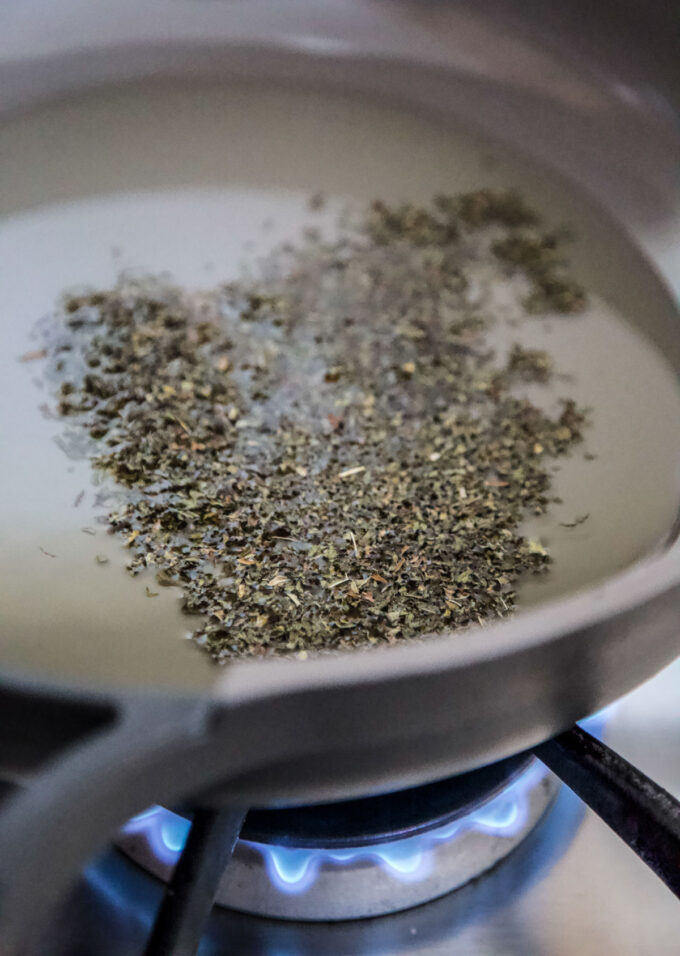 dried mint in olive oil