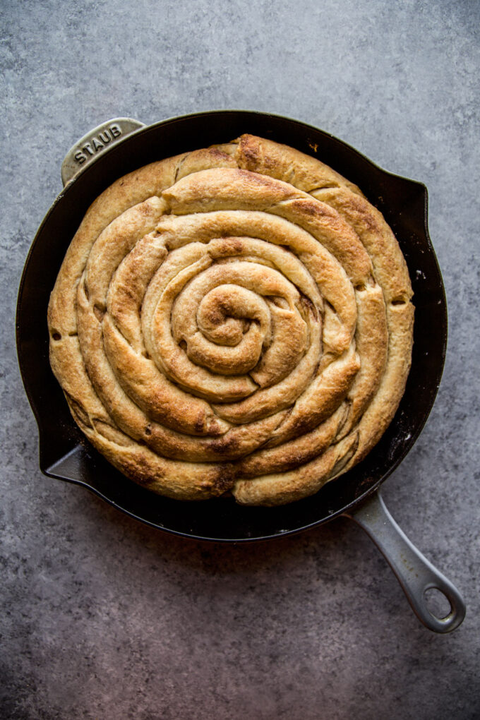 giant-skillet-cinnamon-roll-