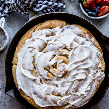 giant-skillet-cinnamon-roll-