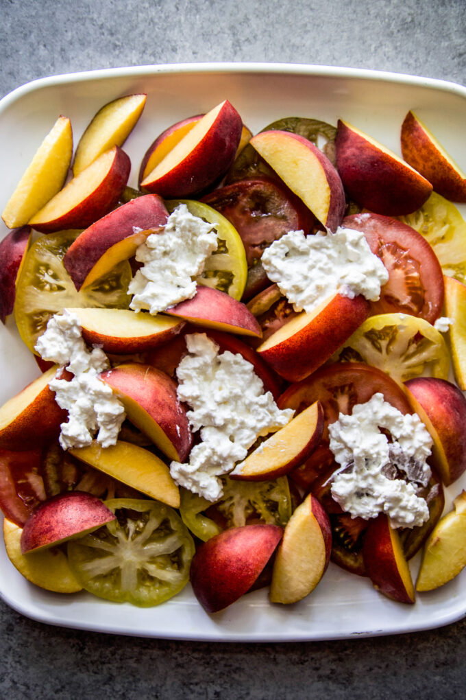 Tomato, Peach, & Burrata Salad with Hot Honey Sauce www.thecuriousplate.com