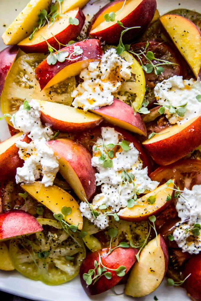 Tomato, Peach, & Burrata Salad with Hot Honey Sauce www.thecuriousplate.com