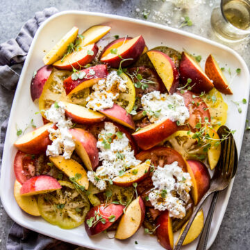 Tomato, Peach, & Burrata Salad with Hot Honey Sauce www.thecuriousplate.com