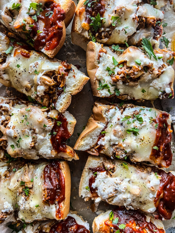 BBQ CHICKEN BAGUETTE PIZZA WITH SMOKED MOZZARELLA