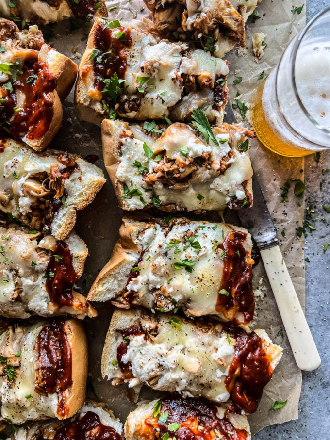 BBQ CHICKEN BAGUETTE PIZZA WITH SMOKED MOZZARELLA